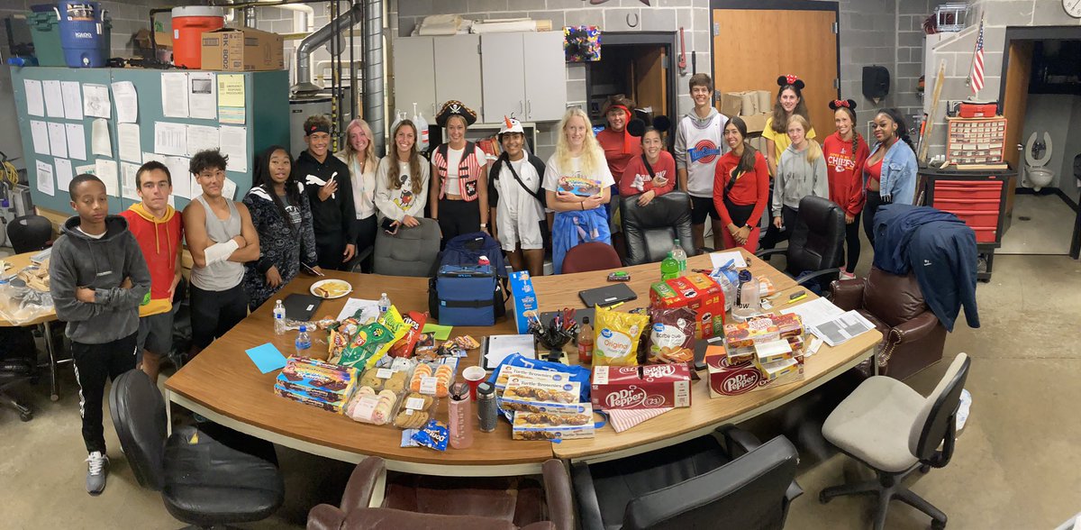 LSNActivities's tweet photo. Love working with our SAAC group- great servant leadership project- Custodian Appreciation. We stayed and cleaned the stadium and treated our staff to a table full of treats! Even kids who had just played in the exciting Homecoming win came out and helped clean the field! https://t.co/QzPEYMjplN