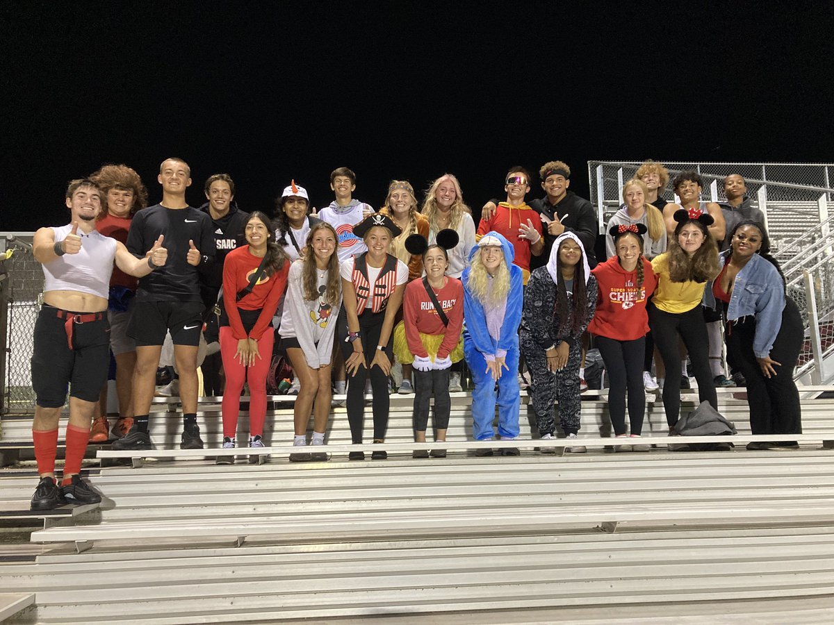 LSNActivities's tweet photo. Love working with our SAAC group- great servant leadership project- Custodian Appreciation. We stayed and cleaned the stadium and treated our staff to a table full of treats! Even kids who had just played in the exciting Homecoming win came out and helped clean the field! https://t.co/QzPEYMjplN