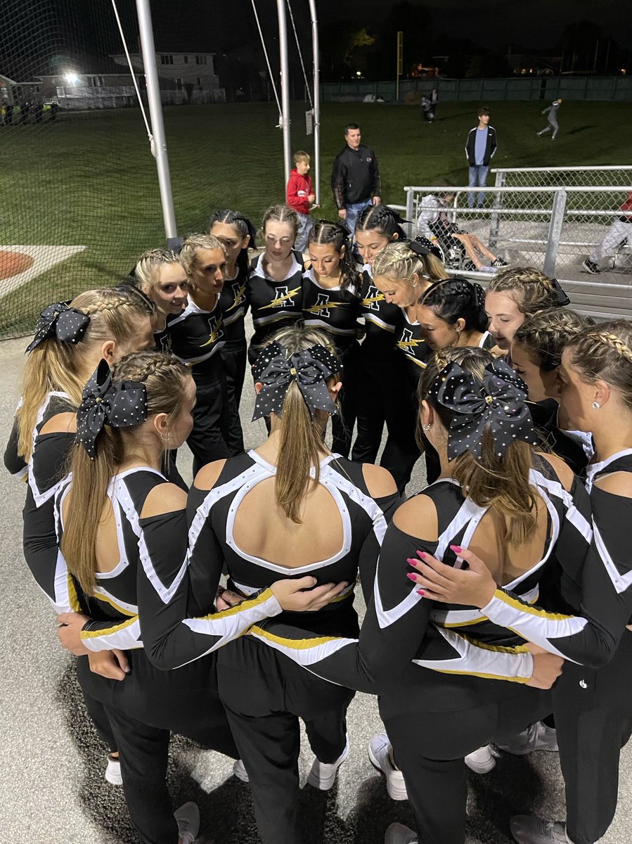 Happy Homecoming!!⚡️💛⚡️