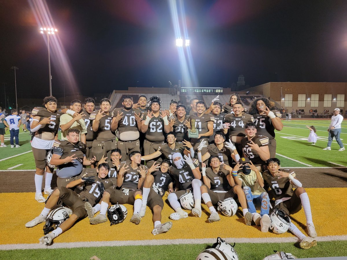 cynsationalcynd's tweet photo. Congratulations my Panthers! Well Done! Keeping the Claw!!!πΎππΎ #theadventurecontinues #itstartswithaustin #ItStartsWithUs #InspireEmpowerTHRIVE #ProudPantherPrincipal #battleoftheclaw #HOCO2022 #ETW https://t.co/nJueDARZTi