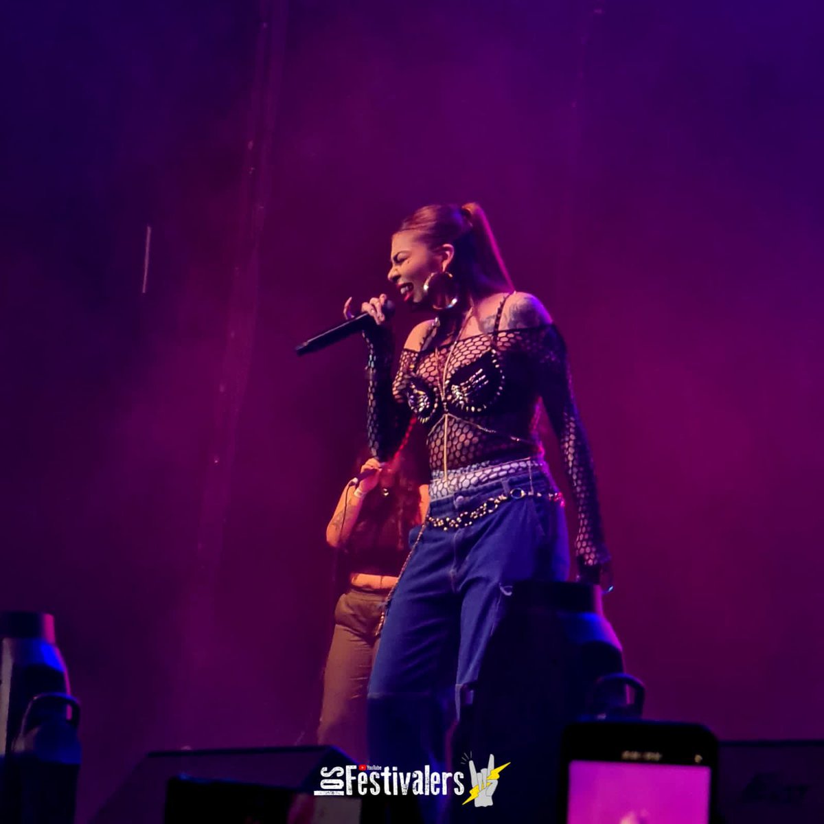 losfestivalers's tweet photo. La familia @alzadaoficial llenando de rimas al Pepsi Center de la CDMX 😎

Orgullo mexicano del rap #YossBones, #LeftySm, #Toserone y #NetoPeña 💪 https://t.co/pRs5YOMyhW