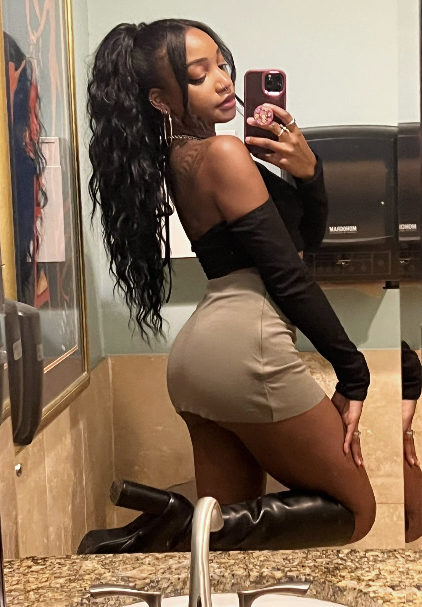 𝓴𝓪𝔂 🐻 𝓫𝓮𝓪𝓻 on Twitter: "mini skirts should be the size of a belt https