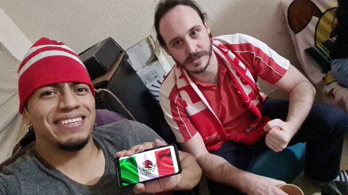 Low_Saens's tweet photo. From Mexico #AFLGF ##AFLGrandFinal   TEAM #Swans #Sidney #SIDNEYSWANS https://t.co/OLOnAoOk0h