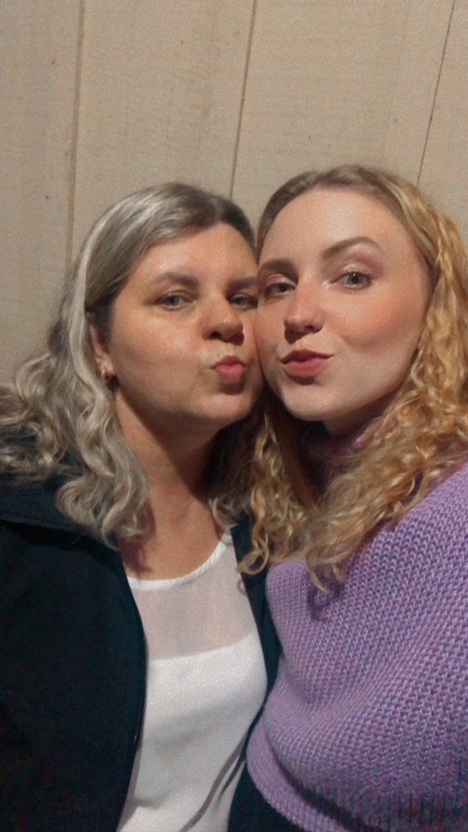 migagba's tweet photo. +1 ano comemorando o dia 23 ao teu lado, te amo minha razão de viver! Espero que Deus te dê mais mil anos comigo porque você é o ar que eu respiro, meu tudo ✨🤏🏼❤️🥰🥹 #mae #aniversariou #maisumpraconta #happybirthday #Deus https://t.co/PhdGGqG9V1