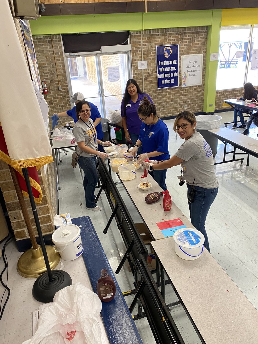 Attendance matters - Martin Middle School recognizes students with top attendance and improvement made! @MrsYLuna @MunizYazmiin @JoVasquez1884 @mschavezELA @admissions_sss @CCISDIT @CCISD @CCISDRtI