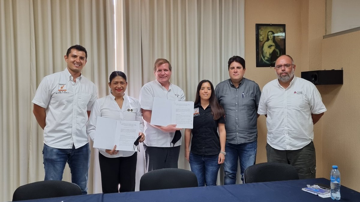 Firma de colaboración  Universidad La Salle Cancun y el Colegio de Valuadores  de Quintana Roo. <a href="/Covaqroo/">Covaqroo AC</a>