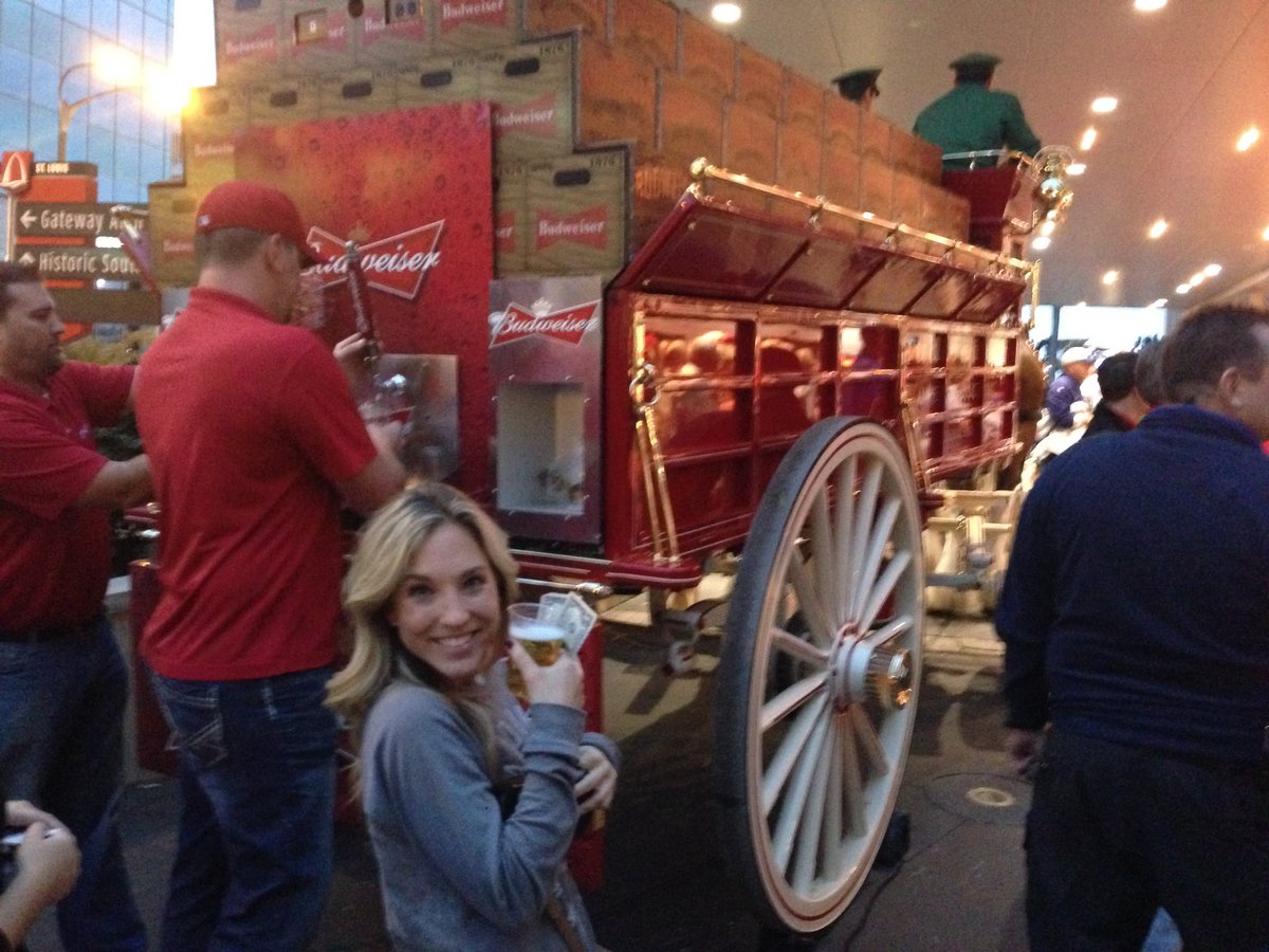 #Pujols700 Free beer tomorrow <a href="/budweiserusa/">Budweiser</a> ?