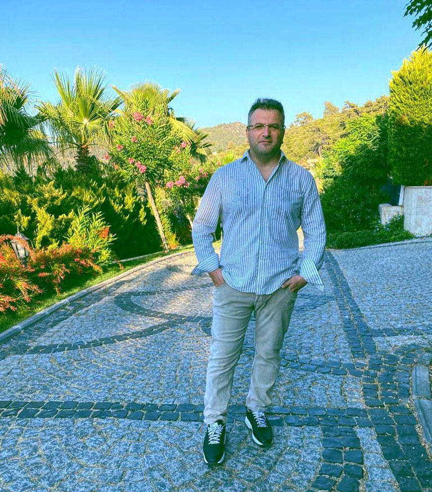RecepCanpolat71's tweet photo. Cem Küçük bunu neden yaptın? Beni neden engelledin? Yoksa endamını gösterdiğin Paramount Otelin ortaya çıkacak hikayesinden mi utandın? Arsızlar utanmaz Cem! Sen rahat ol! @medreyata #eksioglu #korkmaz @cemkucuk55 https://t.co/nvL0vZCzAy