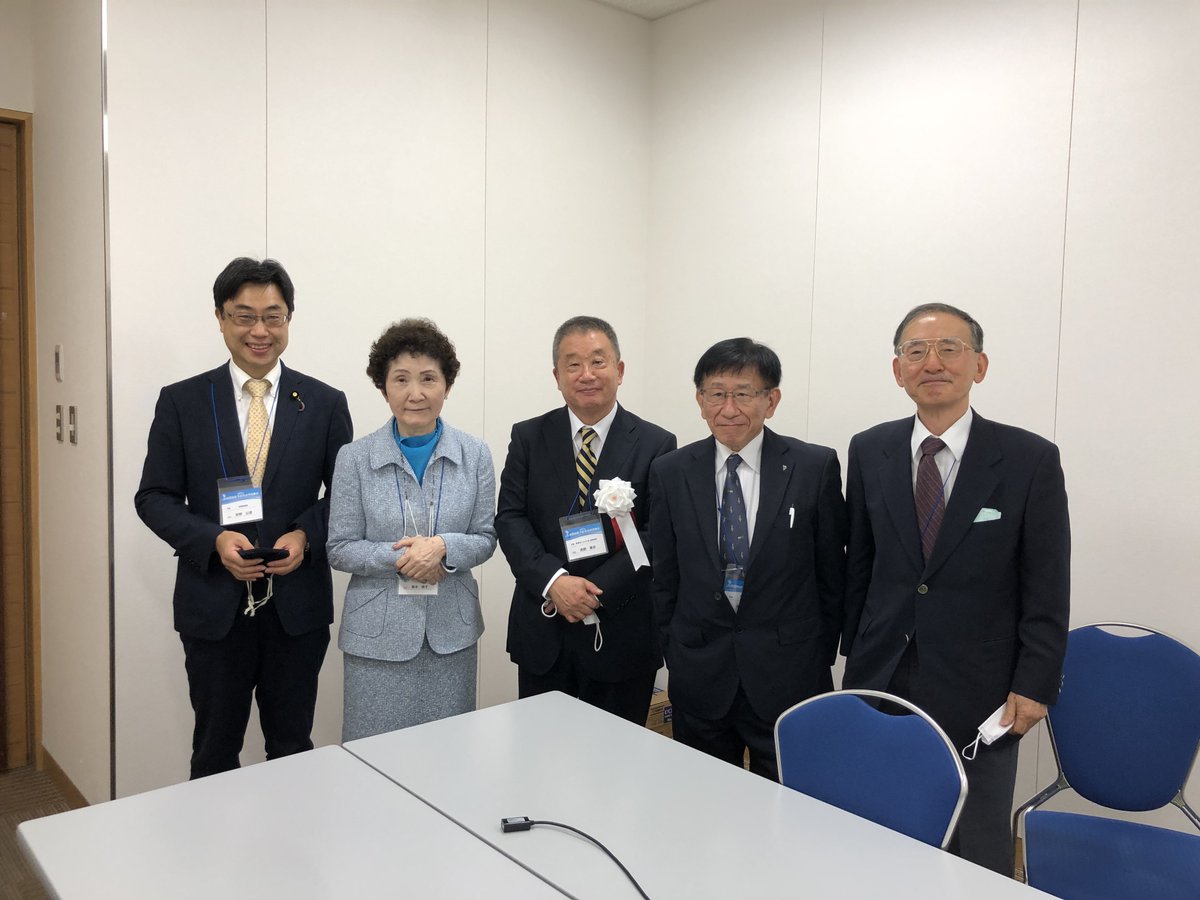 第11回日本認知症予防学会学術集会特別企画1『音楽療法と認知症予防』にて座長の労をとって下さった後藤誠一先生。
今日も音楽支援士の国家資格化に向けて‼戸畑区の後藤クリニックにてご指導を仰ぎました。 
