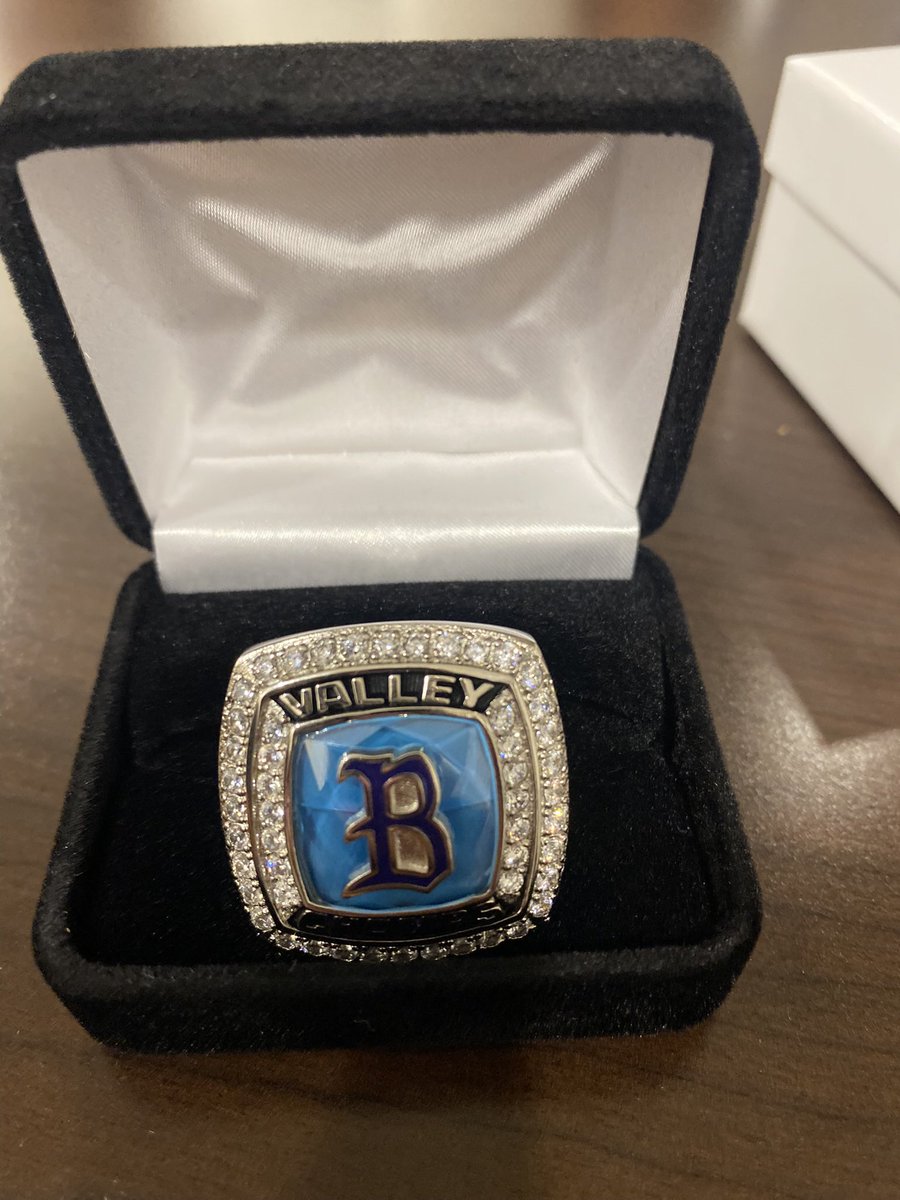 juliannam2024's tweet photo. Something came in today!! Still unreal to me.. @BHSKnights_SB @BullardSports https://t.co/3FVT85BOED
