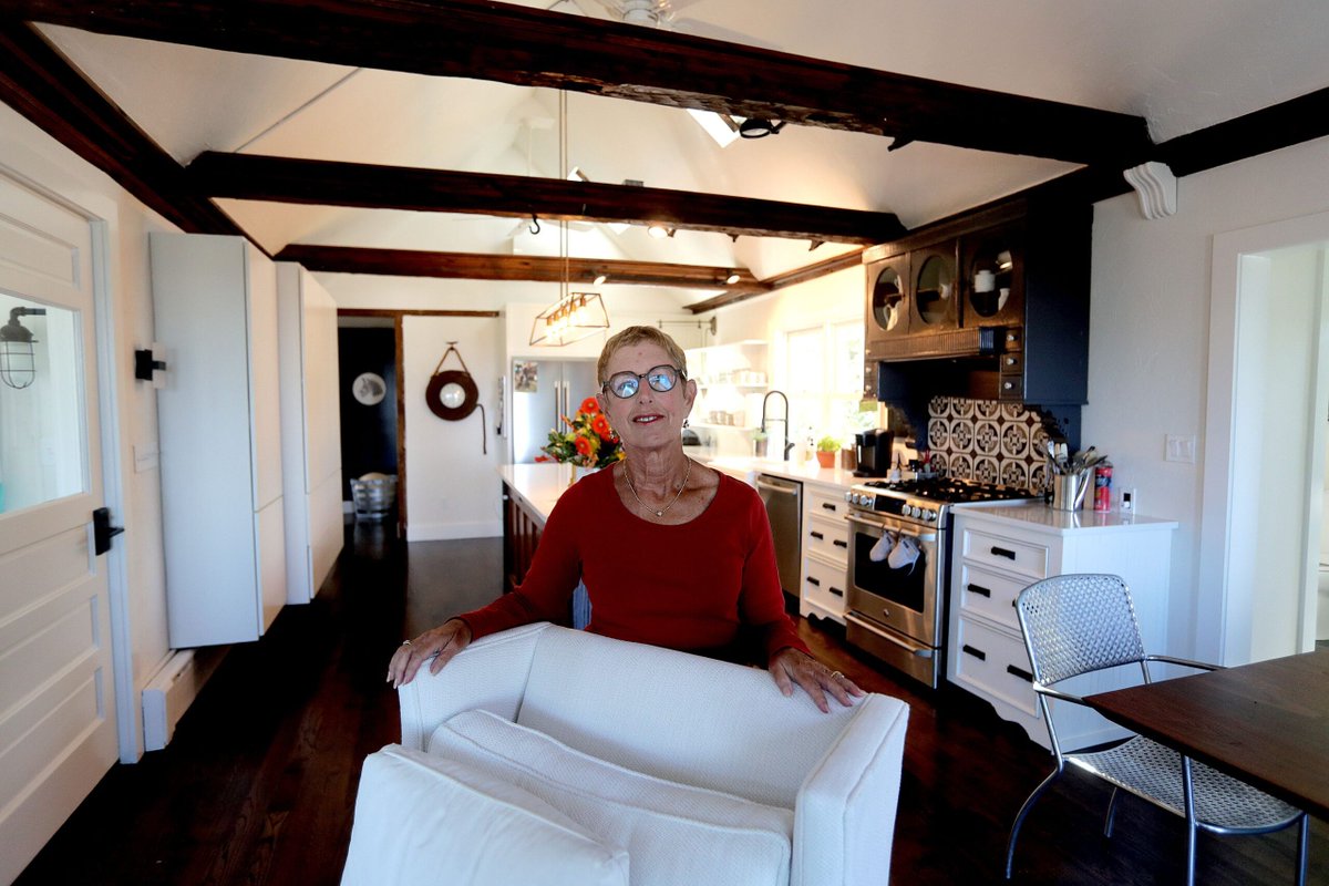 BostonDotCom's tweet photo. A retired interior designer oversees the overhaul of her Gloucester home, so she can age in place safely. Find out more at https://t.co/jj2gpJc6gm #InteriorDesign #SeniorSafety #Gloucester #Renovation #RealEstate #Home #HomeDesign #NewWaysOfLiving @ColeRegina https://t.co/1p5cQpDDkC