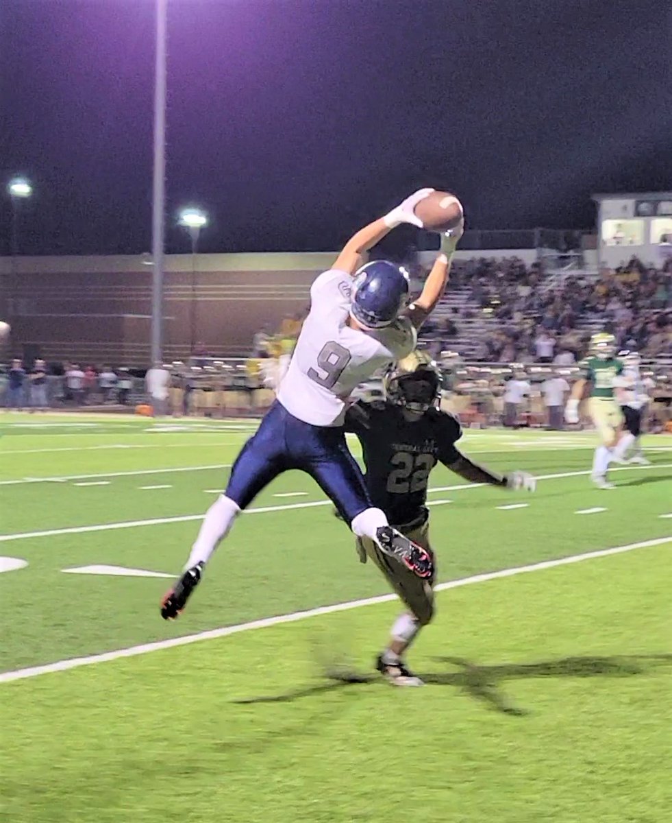 1000ydguy's tweet photo. Look at this great catch by Adams Central junior Jayden Teichmeier makes during the Patriots crucial, late 4th quarter scoring drive. Incredible grab. Hyatt Collins would later make the game winning catch in the end zone to pull out the 30-27 win. https://t.co/Xg18VITTYj