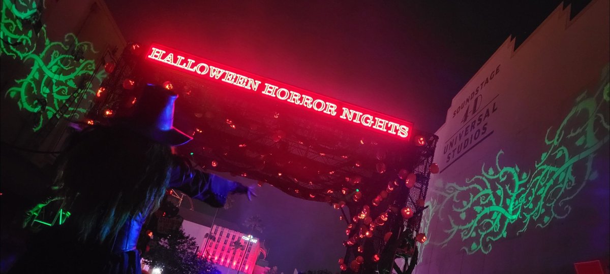 Freaks_HHN's tweet photo. That's going to do it for us tonight Freaks. We will be back in the fog soon. 😈 #HHN31 @HorrorNightsORL https://t.co/wK0ZEAhcPs
