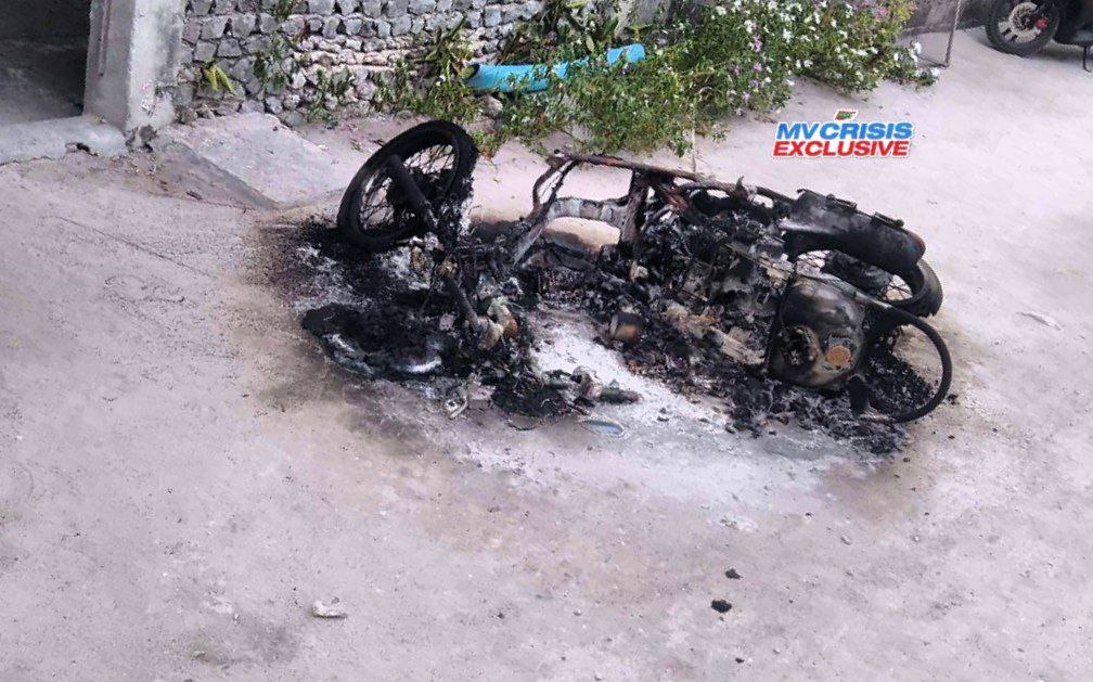 MvCrisis's tweet photo. 🚨#Breaking: Bayaku rey M. Mulaku gai Fuluhehge cycle gai roakohlai andhaalaifi.

Ithuru mauloomaathu: https://t.co/15LyQcqNSK https://t.co/QRRWwtKrlf