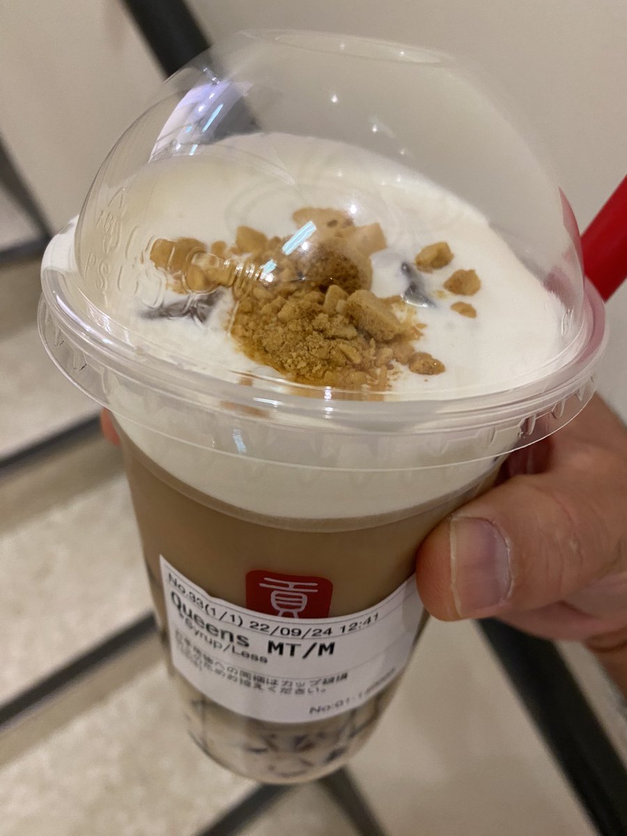 markun_to's tweet photo. 今日は久々に市内に遊びに来た〜🤣
初ゴンチャ飲んでみた笑
市内しかないからなかなか飲む機会ないんだよなぁ😅#QUEENSFROZENTEA
お昼はやっぱりチキン🍗とキンパ😆
ちょっと韓ドラみたいにチキン一羽お持ち帰りにした〜🤣
買い物の邪魔かもだけど笑
#ONECHICKEN https://t.co/XPFAouQSeL