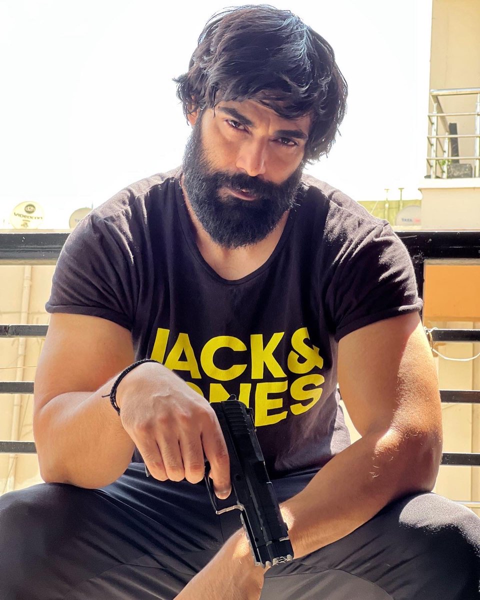 RaviAwana19's tweet photo. Believe in yourself and you will be unstoppable ❤️
#rugged #ruggedstyle #mystyle #myway #beard #messyhair #iampossible #gratitude 🙏 https://t.co/f86Gj1luOc