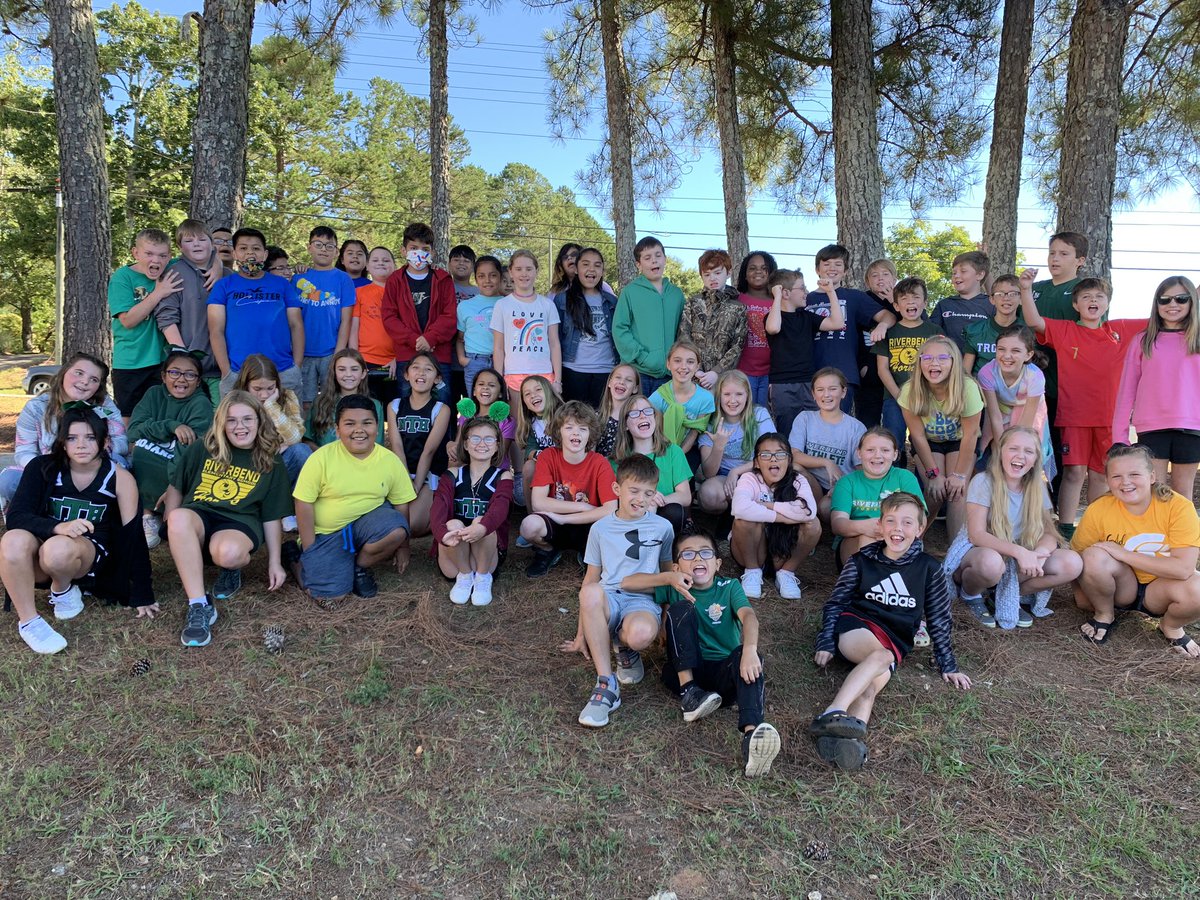 riverbendes's tweet photo. Our fifth graders traveled to the Trojan Enchanted Kingdom today for the Homecoming Parade, and they were surprised by our fifth grade princess teachers!    #together #GoTrojans #ONEnorthhall #clusterpower #riverbendrocks https://t.co/q0tQZCHrWN