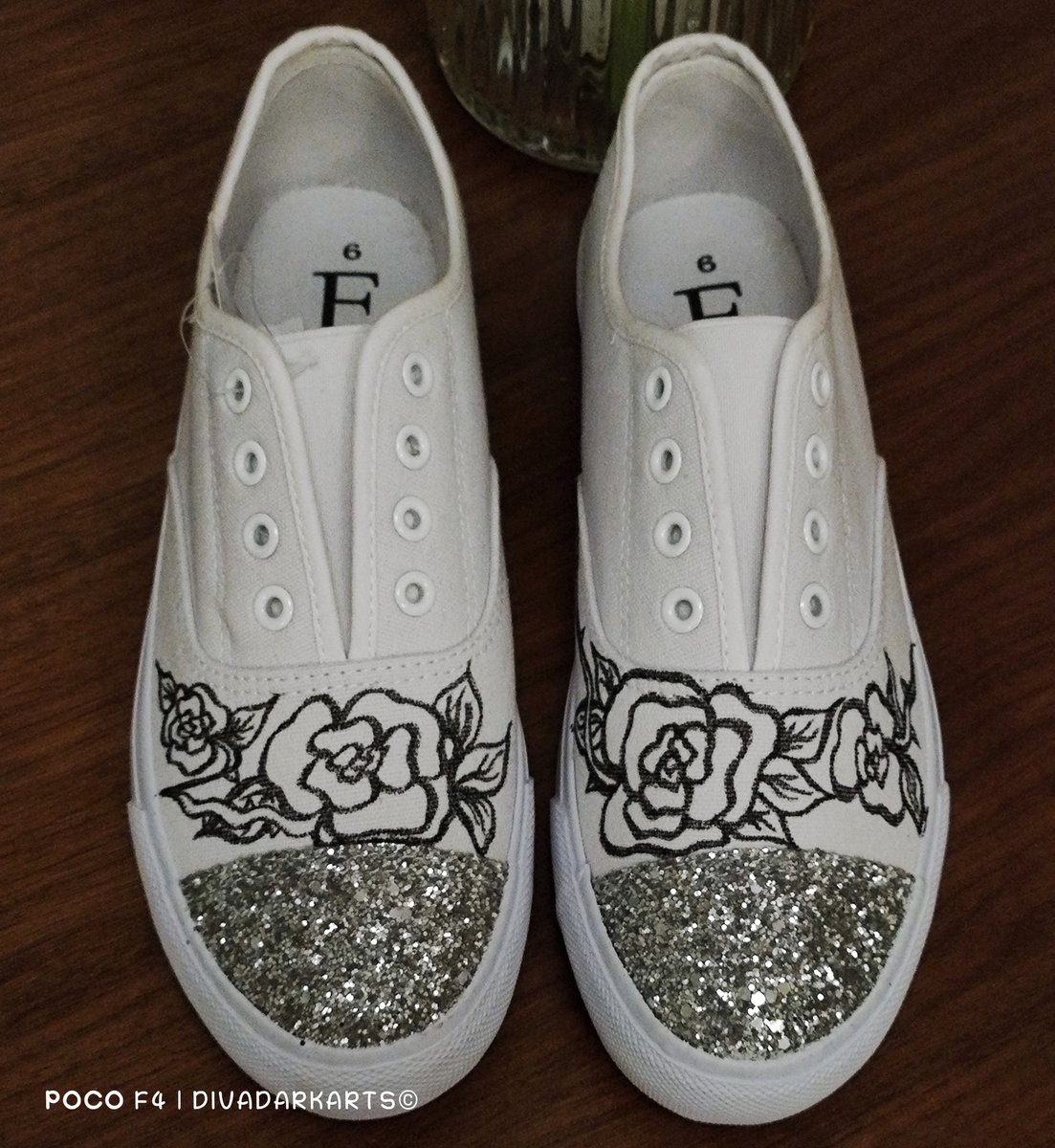 Staceylg25's tweet photo. So this is a project I'm currently working on, &amp; thought I'd post these few pics of my #Creative #WorkInProgress 👌 = looking good, - even if I do say so myself! 🎺🎺🎺😉 #DivaDarkArts #MyArt #MyArtwork #ShoeArt #SteppingOutInStyle #Fashion #Style #FreehandArt https://t.co/6C5GjTjtbR