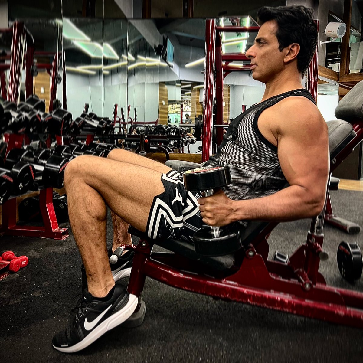 SonuSood's tweet photo. Countdown Begins 🏋️‍♀️ https://t.co/uhxhuuTwTI