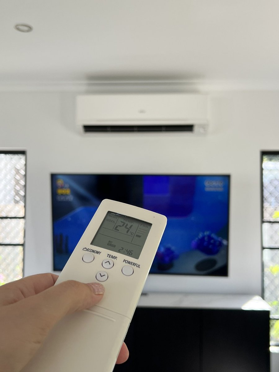 FTS. 🥵 

#hotaf #summerishere #cranktheaircon #gotsolar #globalwarming #fnqlife #fnq #cairns