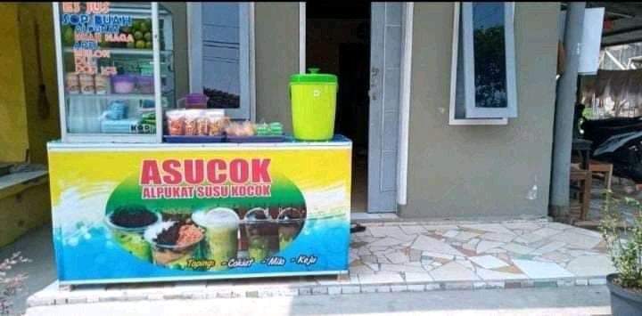 Jobriik's tweet photo. Siapa yang *tempe kita bakal memiliki siapa dan untuk masa berapa lama..
Katamu, hidup itu "lir Gumanti" suka duka masing-masing kita punya..

Lantas.. buat apa waras, jika tidak menjadi kekasihMU

Selamat siang 🥀🥀
Ojo lali ☕🚬 #cukk https://t.co/qgQN0YG4Xn