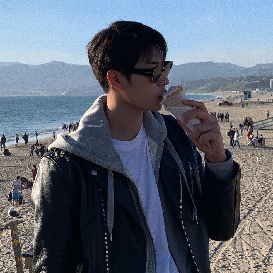 Module1028's tweet image. 🍂🍁
라이더남자의 계절이 왔다