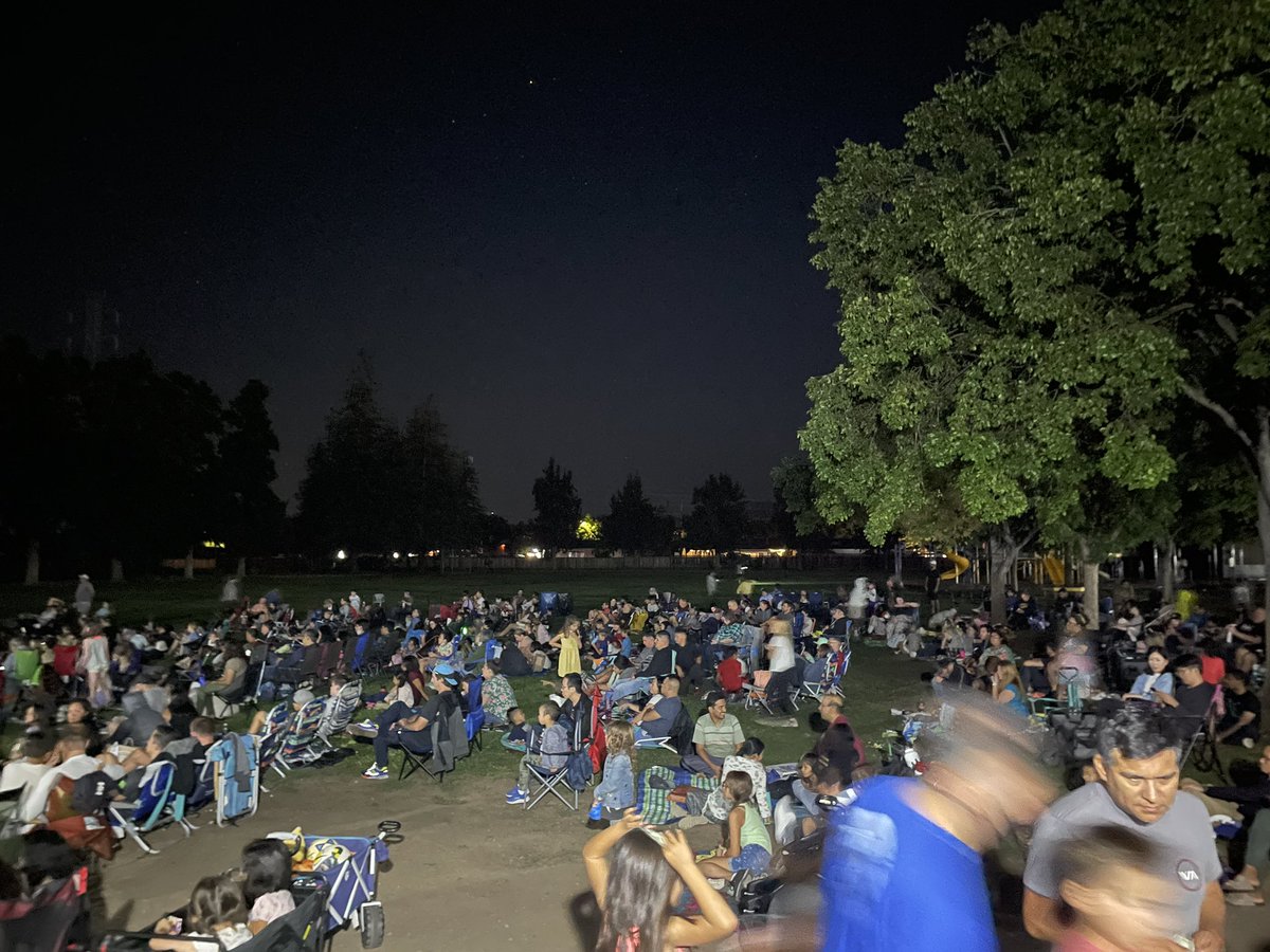 LietzPrincipal's tweet photo. Thank you @lietzhsc for a wonderful night!  It was a beautiful night to enjoy coming together. #Lietzpride #usdlearns https://t.co/OUOzaeDPN3