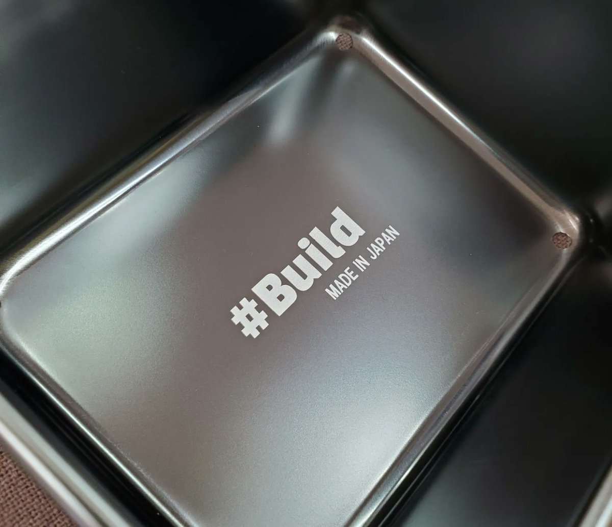 BuildOfficialtw's tweet photo. ステンレスカラートレイ『ブラック』入荷しました✨
https://t.co/Ok04zmxaXh

#Build #ビルド
#Buildステンレスカラートレイ
#ステンレス
#sus304
#madeinjapan 
#メイドインジャパン #アナタノブツヨクヲシゲキシマス https://t.co/bVvA8S4rFt
