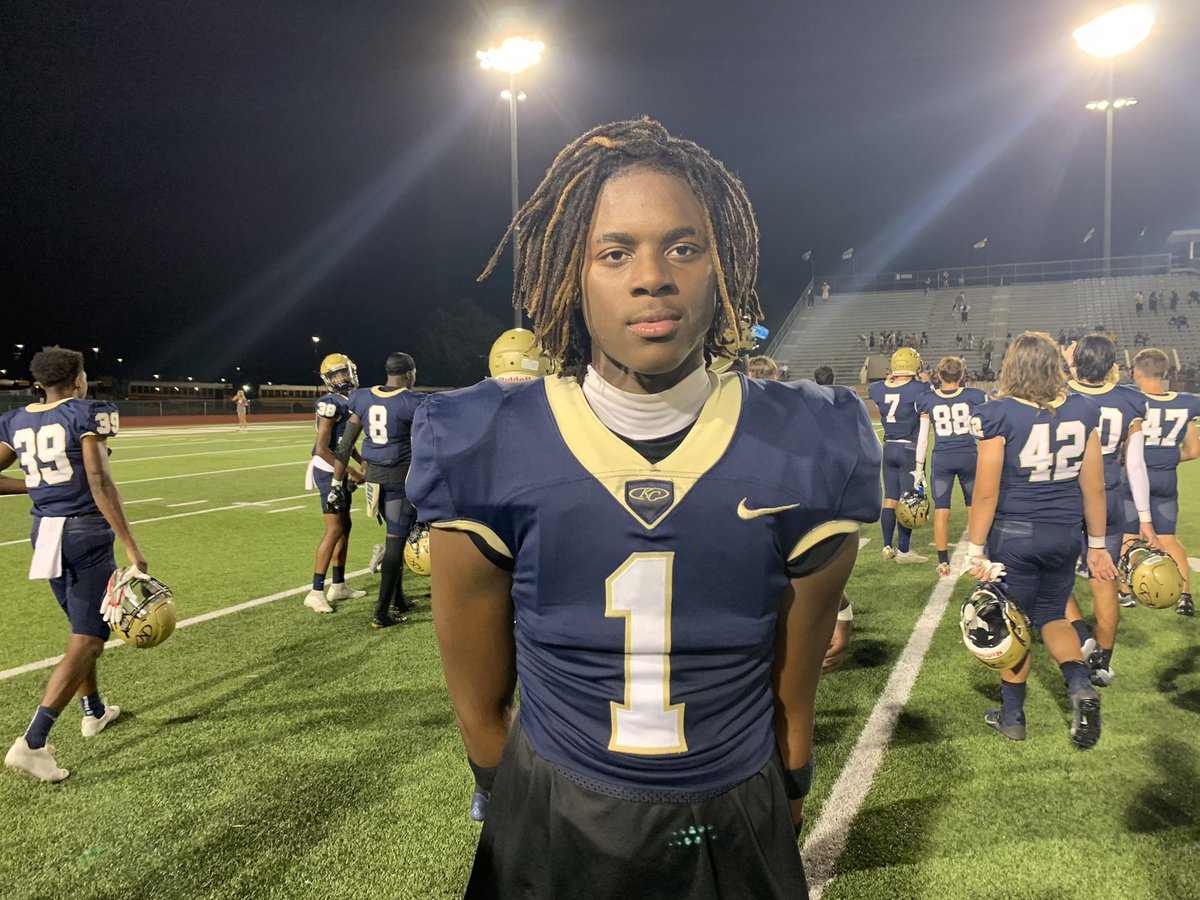 Class of 2023 Klein Collins DB @EliWyatt14 really impressed me tonight. Wyatt was lockdown in coverage tonight, had a big INT in first half, would have been a pick six if not for block in back. 6’2 long lengthy DB, somebody should really take a look at this kid.