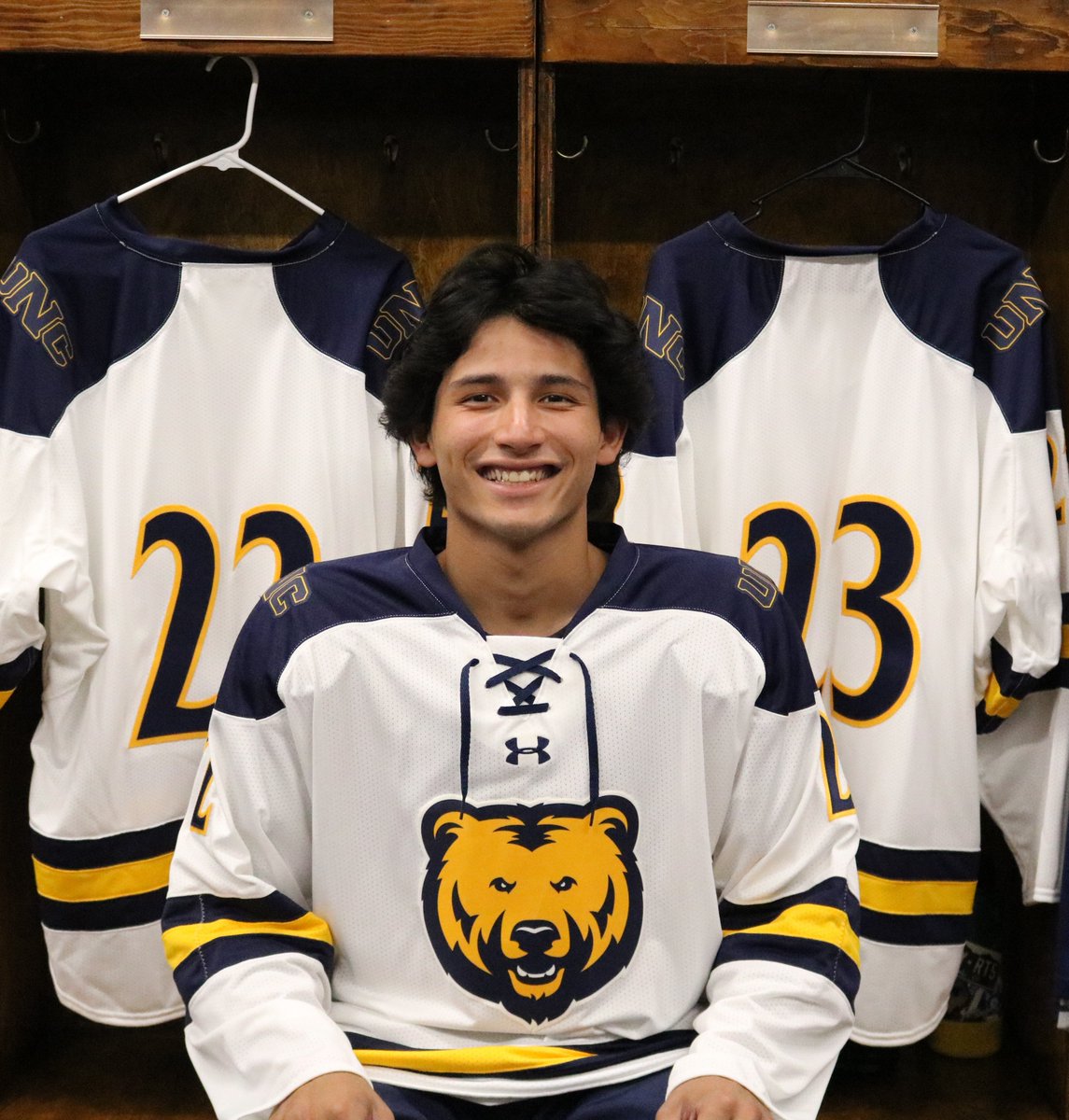 HockeyUNC's tweet photo. With the game winning goal, and his first goal as bear #2 Simon Herz!
UNC - 6
BU - 5 https://t.co/IfgfAaLUSJ