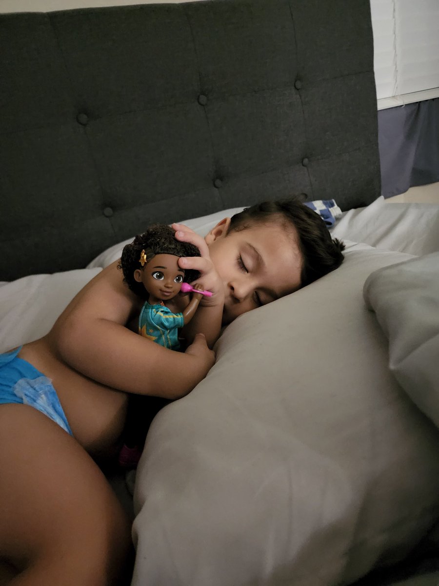 S4 is out.. can you guess what we've been watching all day?? <a href="/KarmasWorldHQ/">Karma's World</a> <a href="/Ludacris/">Ludacris</a>
