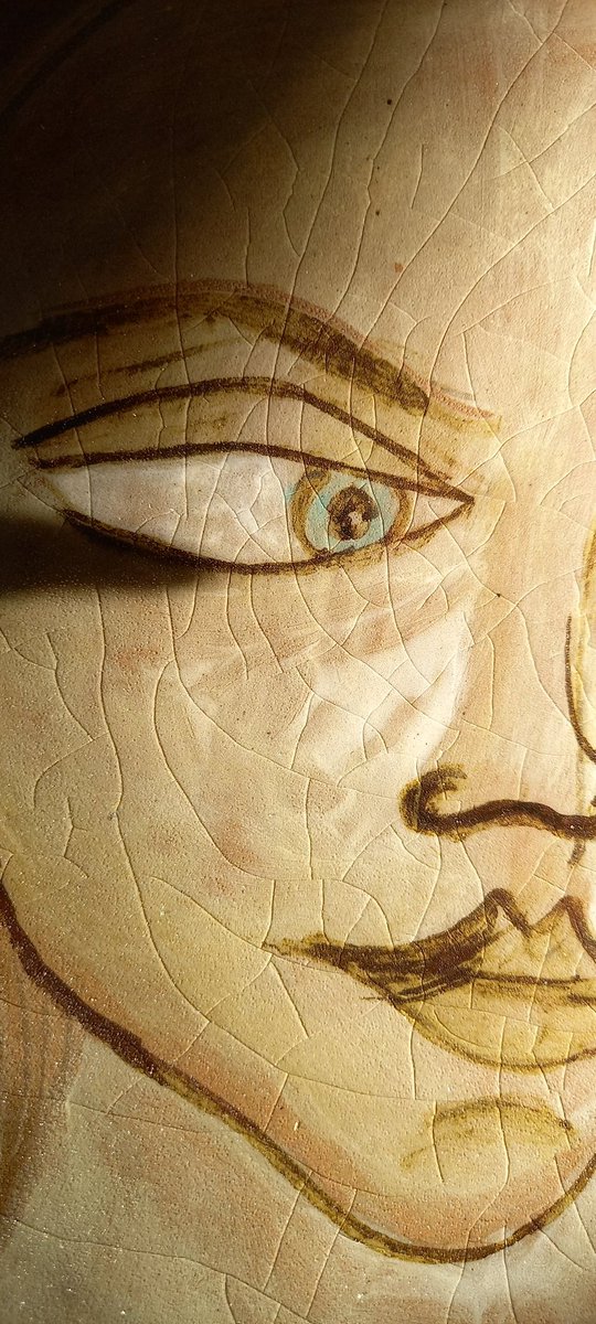 AdriRuben71's tweet photo. Plato de terracota, detalle. https://t.co/3ZglhPSey2