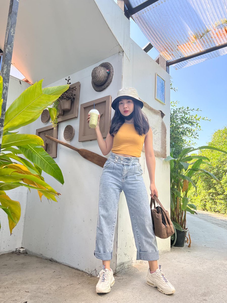 ถ้าวันไหนเบื่อกาแฟแล้ว ก็มากินชาเขียวกับเราได้นะ
#วันเสาร์จะเหงาได้ไง #สอนพิเศษวนไป555