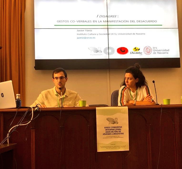 JavierYaniz's tweet photo. Ayer presenté "I disagree: gestos co-verbales en la manifestación del desacuerdo" en la @ajlsevilla_2022
(@AJL_actual).
Muchas gracias a todos los que mostraron interés por mi investigación 😊🌿 https://t.co/Zu6BEh6dKF