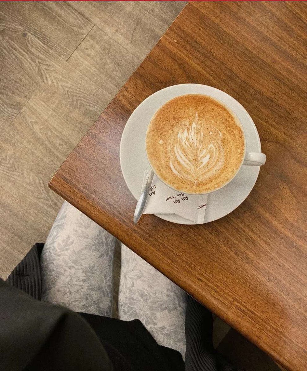 MarkSimsd's tweet photo. 週末還是喜歡喝喝咖啡看看書到處逛逛
就是不知道下次逛街有一起的嗎 https://t.co/NjHBxnRO6H