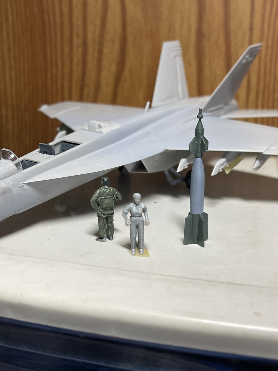 cx4576's tweet photo. #FA18FSuperHornet
#トップガン祭り 
別売爆弾セットがやっと届いた。
トップガン幾は敵施設破壊のためのこの
ペイブウェイがもう一つの主役みたいなもんだから無視出来ません。 https://t.co/269e2aT0WZ