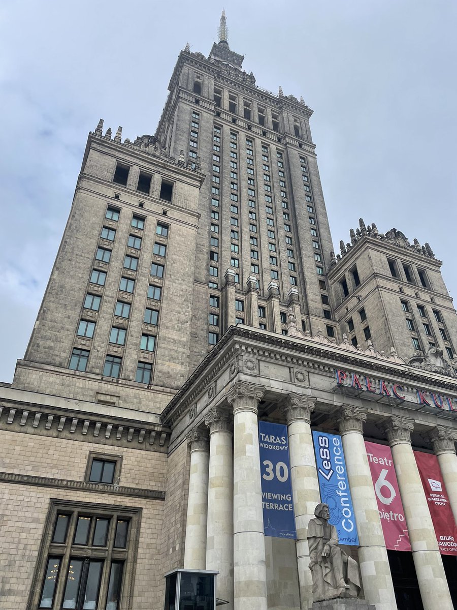 On my way back from Warsaw after a nice #Less2022. Beautiful impressive city. And a great week with <a href="/CurlyPeter/">Peter Beck</a> in two cities with two awesome communities. 

<a href="/DasScrumTeam/">DasScrumTeam AG</a> #inspired