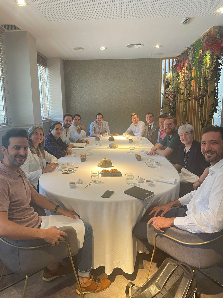 🥇El pasado jueves tuvimos un #encuentroempresarial muy especial. Visitamos @magogarestaurante , la ganadora del XXIII Premio CaixaBank Jóvenes Empresarios, @chefmagoga , nos abrió las puertas de su restaurante para conocer muy de cerca toda su historia.