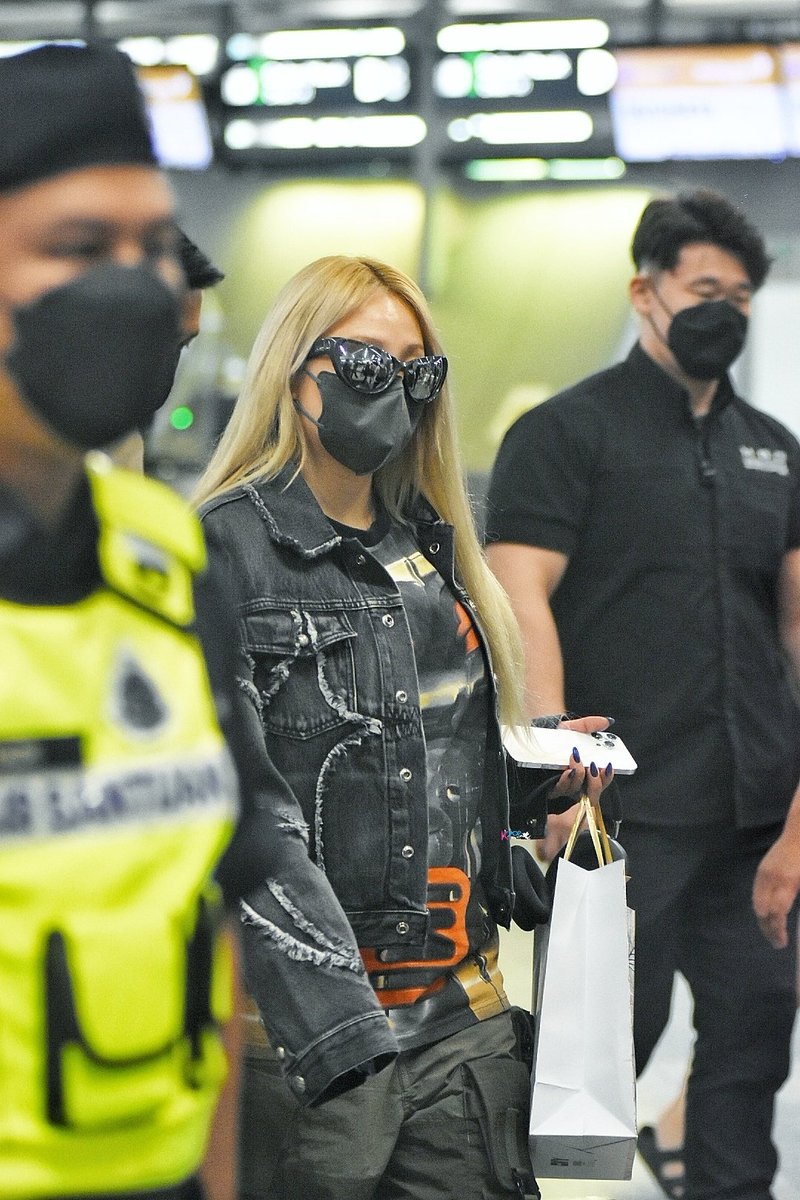 MyKpopHuntress's tweet photo. 220924 CL @ KLIA Malaysia (KUL>CGK) #GoodVibes #GoodVibesWeekender
#CL #CLinMY #Chaelin #ChaelininMY
#GVW2022 -1- https://t.co/1k5sMWUCUZ