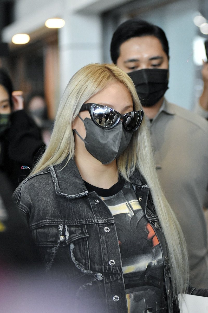 MyKpopHuntress's tweet photo. 220924 CL @ KLIA Malaysia (KUL>CGK) #GoodVibes #GoodVibesWeekender
#CL #CLinMY #Chaelin #ChaelininMY
#GVW2022 -2- https://t.co/rGNMVSx3F9