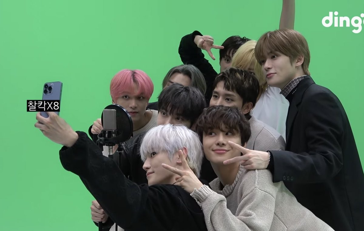 _technolily's tweet image. カメラ目線の範囲外から見守るアングル大好き芸人です❣️