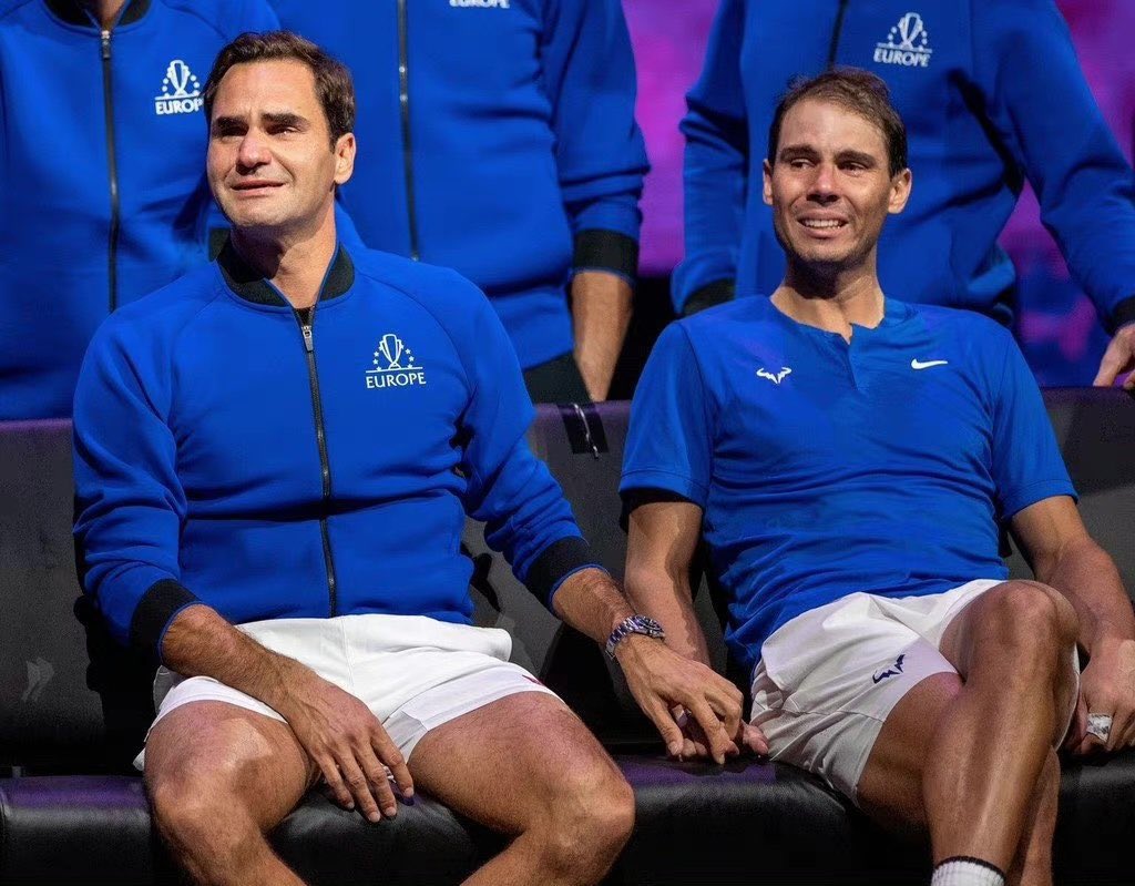 zakkhassan97's tweet photo. OMG!! Them holding hands, I cant rn. Such a beautiful rivalry and friendship.
#RogerFederer% #RogerFederer
#GOAT%. #Rafae| #Nadal
#GOAT𓃵 https://t.co/OwZvXT3XpF