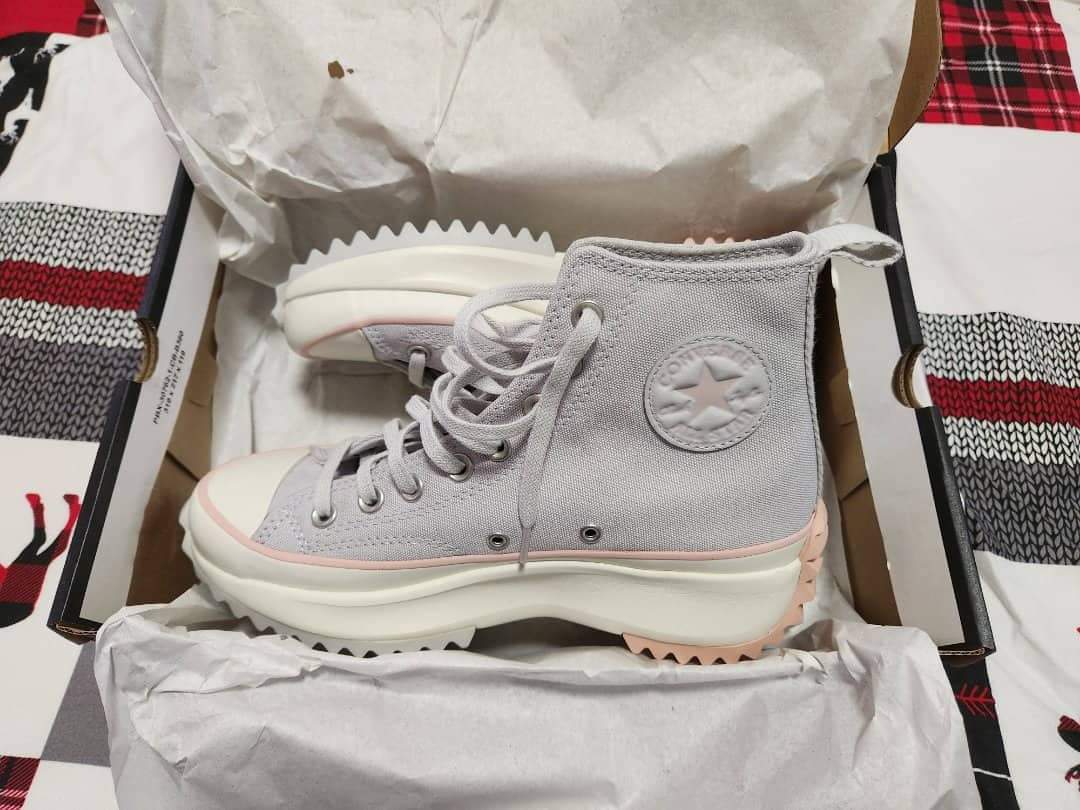 olmk95's tweet photo. Received the converse shoes I ordered for my sister @joanne_olmo.
Thank you @__sincerely_c for the fast and smooth transaction ππ #DearestC https://t.co/zkU4uYMOwg