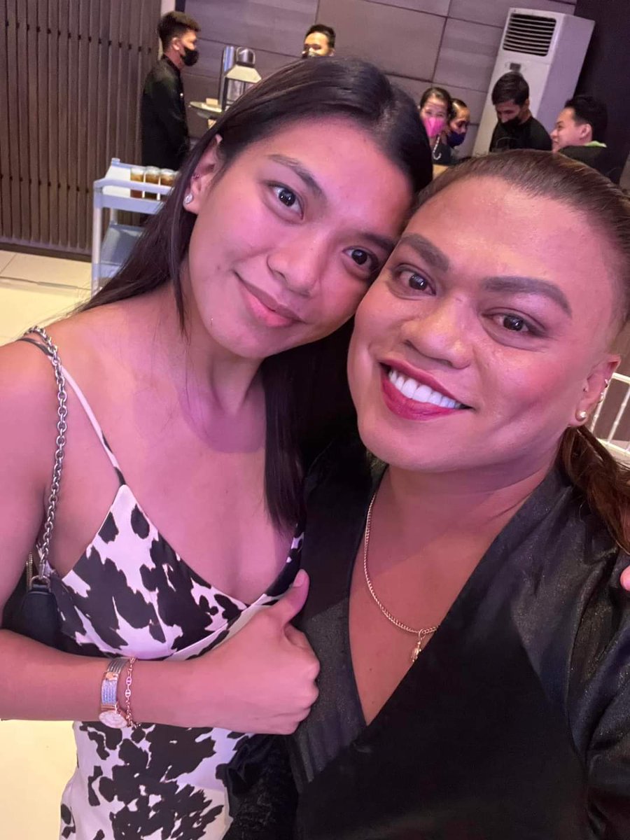 lhanz_12's tweet photo. ANJI’s Birthday and biglaang Reunion ng Housemates :) https://t.co/d9h01X866E