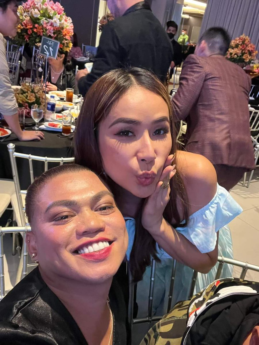 lhanz_12's tweet photo. ANJI’s Birthday and biglaang Reunion ng Housemates :) https://t.co/d9h01X866E