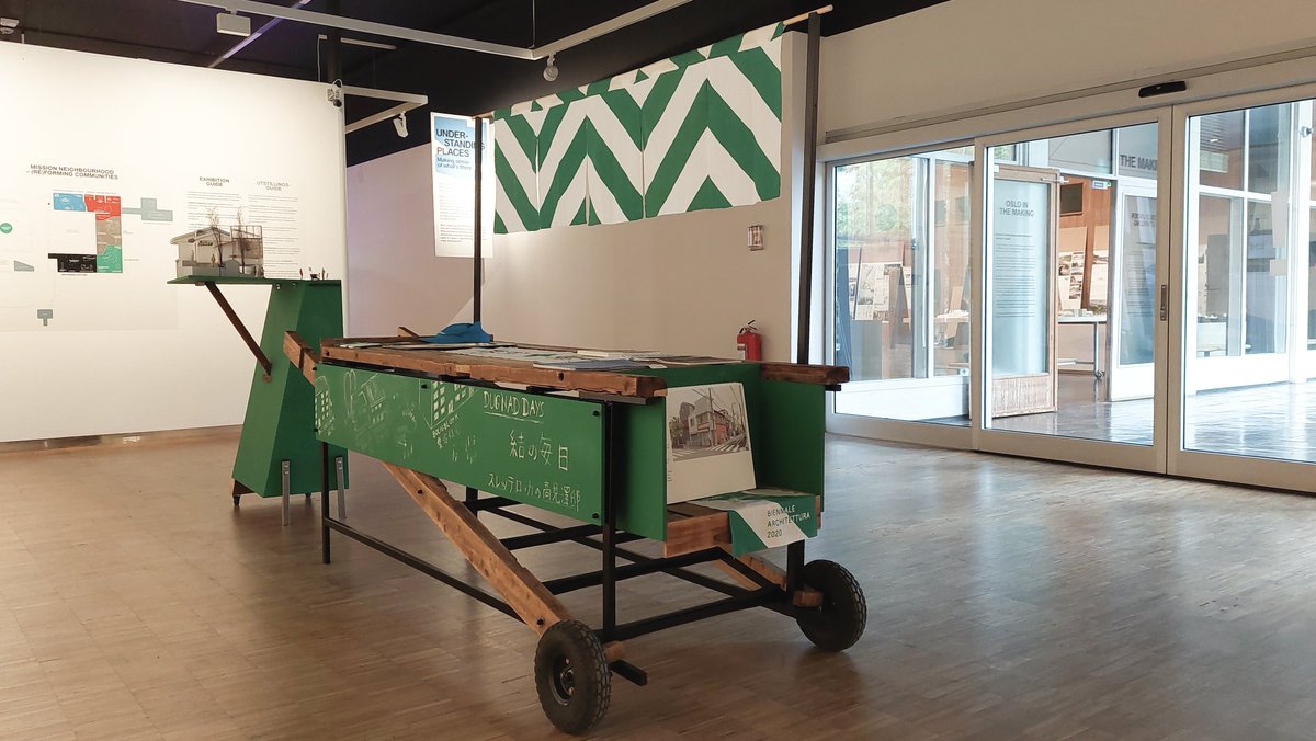 toshhhk's tweet image. 一昨日からノルウェー入りでオスロトリエンナーレに！ヴァネチアビエンナーレ2021の解体資材をさらに転用してオスロで地域コミュニティのギャラリーを建設するプロジェクトの展示として、展示後に建物に組込む梯子兼横に倒してバーベキュー等のカウンターとなる什器を出展。