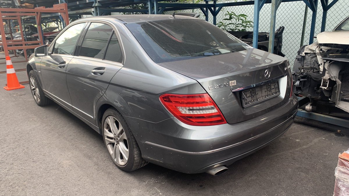 propelauto's tweet photo. Mercedes W204 C200 Facelift car arrived at #PropeAuto 

Ping us &amp; Reserve the needed parts for your car🚘👇 

#W204 #Facelift #Headlamp #LEDTaillamp #sidemirror #cushionSet #Mercedes #Singapore #luxurycars #Carparts #Autoparts #SocialMedia #Marketing #DigitalMarketing #Reserve https://t.co/mXIDJp717p