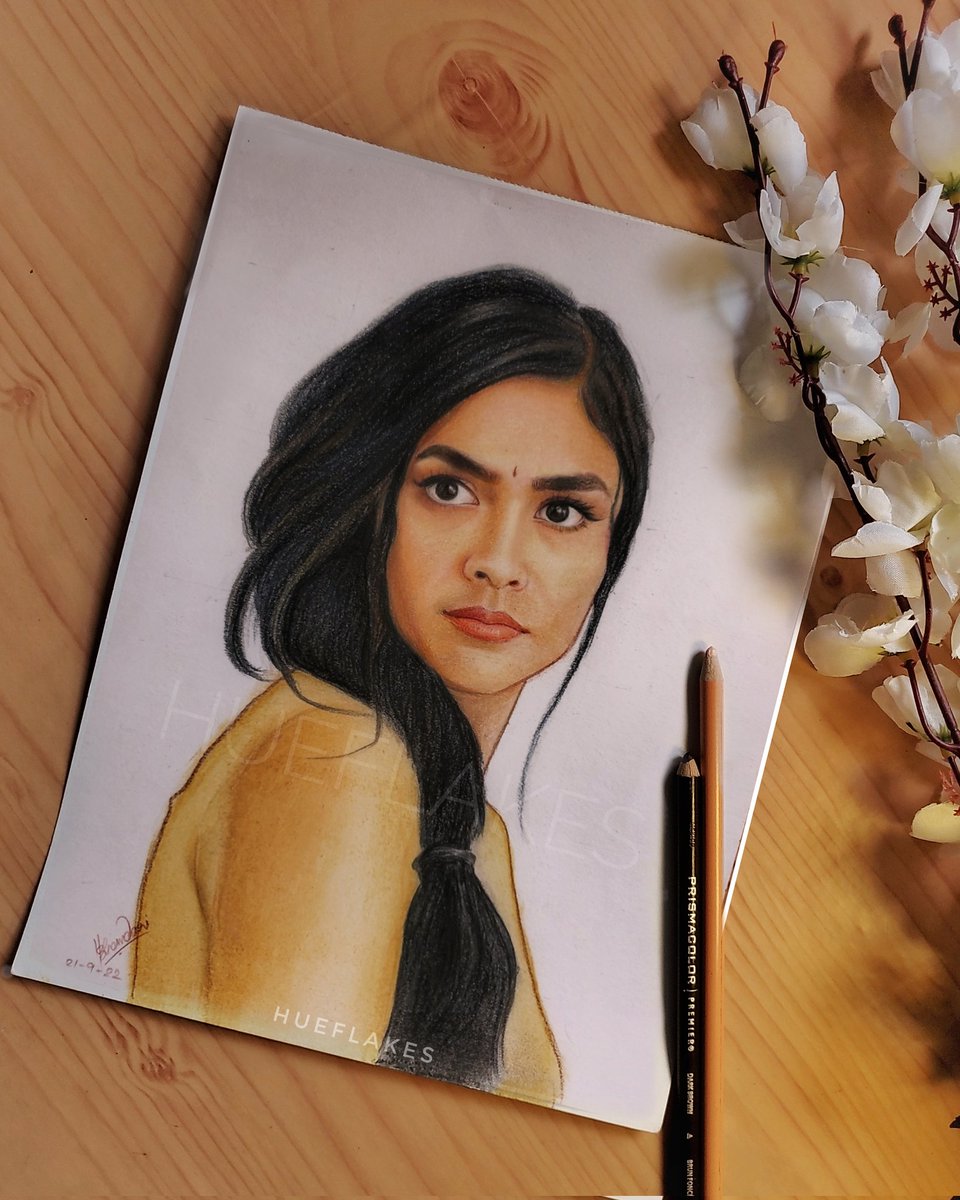 Hueflakes_'s tweet photo. Drew @mrunal0801 as Sita Mahalaxmi 🥰 #MrunalThakur #sitaramamonprime #SitaRamam #primevideo_in #telugufilmindustry #sitamahalakshmi #hueflakes https://t.co/rYZCuXmoMY