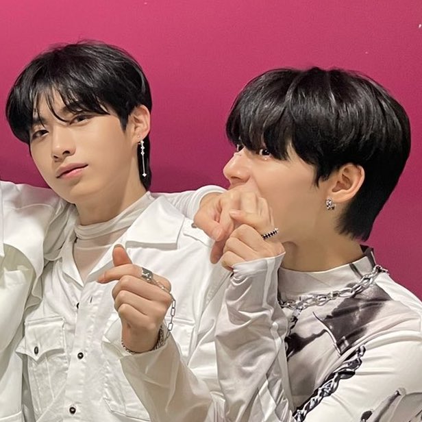 ONEUS on Twitter: “[#원어스] 잠시 후 3시 15분 MBC ‘쇼! 음악중심’ 우리 투문 여러분 오늘도 ‘Same