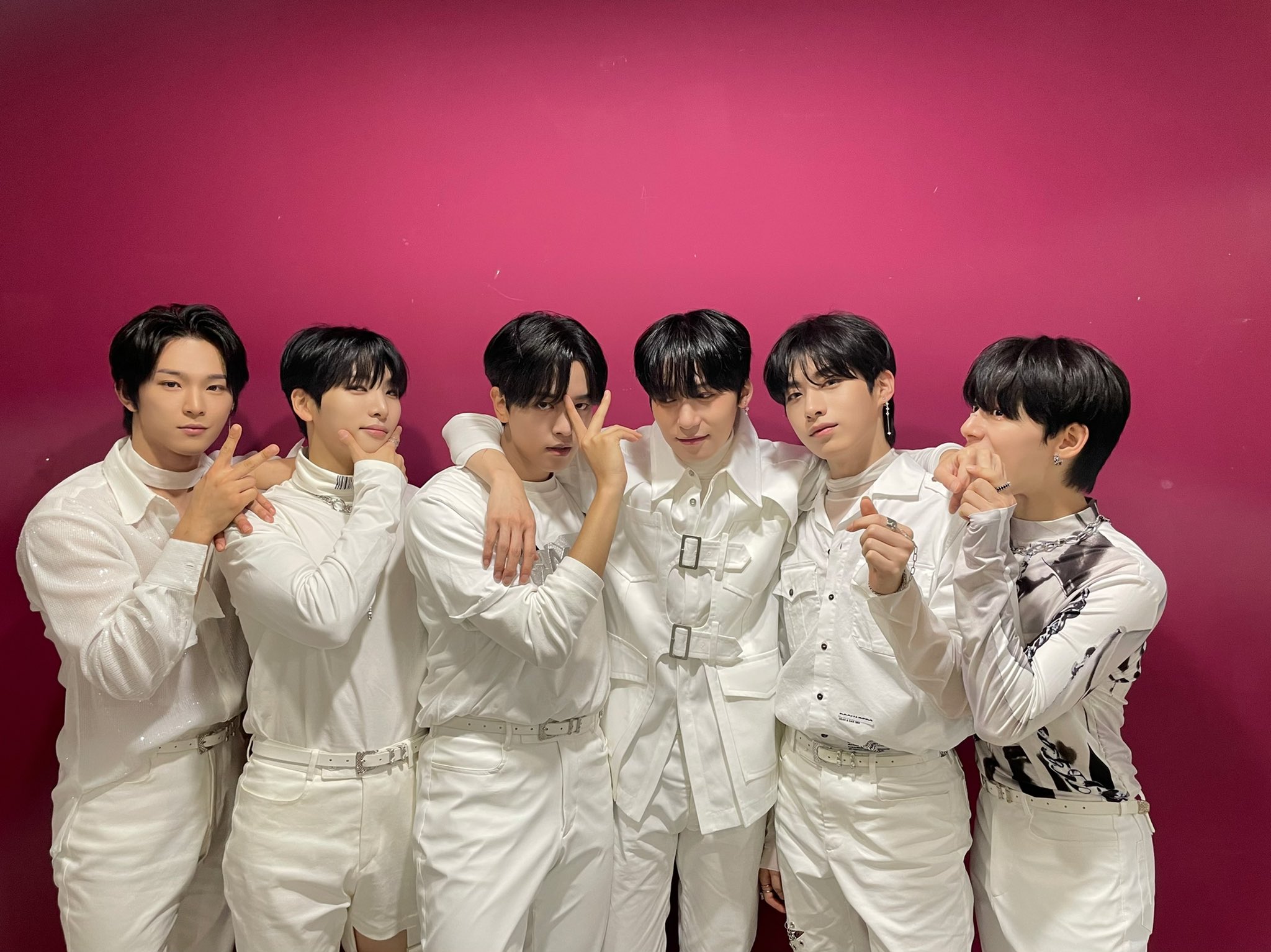 ONEUS on Twitter: “[#원어스] 잠시 후 3시 15분 MBC ‘쇼! 음악중심’ 우리 투문 여러분 오늘도 ‘Same